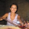 La vigneronne Natacha Chave en cave, Domaine Aléofane naturedevin.com